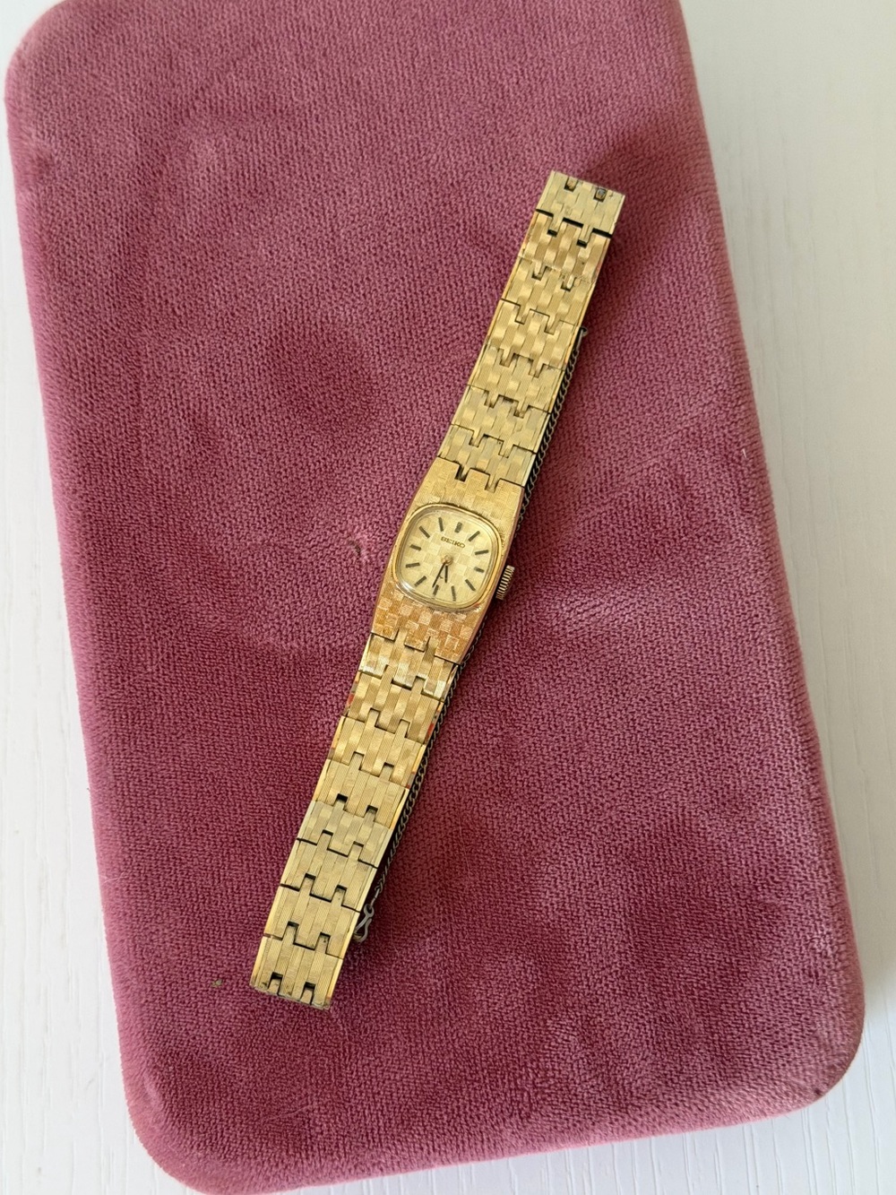 Vintage Seiko Ladies Mechanical Watch Gold Tone Textured Bracelet 17-0927 7.5”